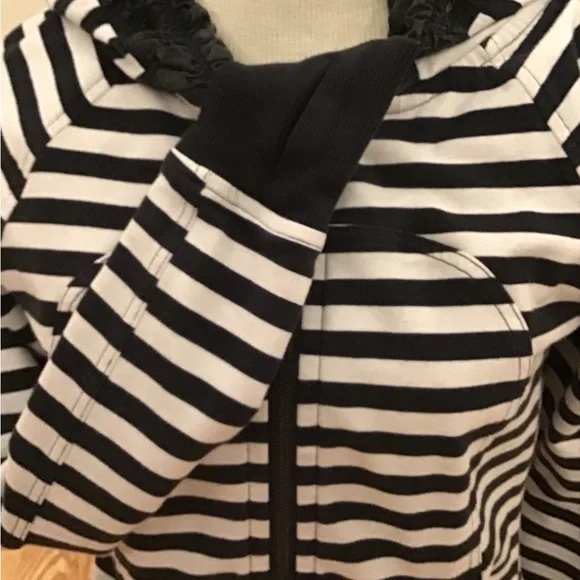 Lululemon Scuba Hoodie - Picture 4 of 5